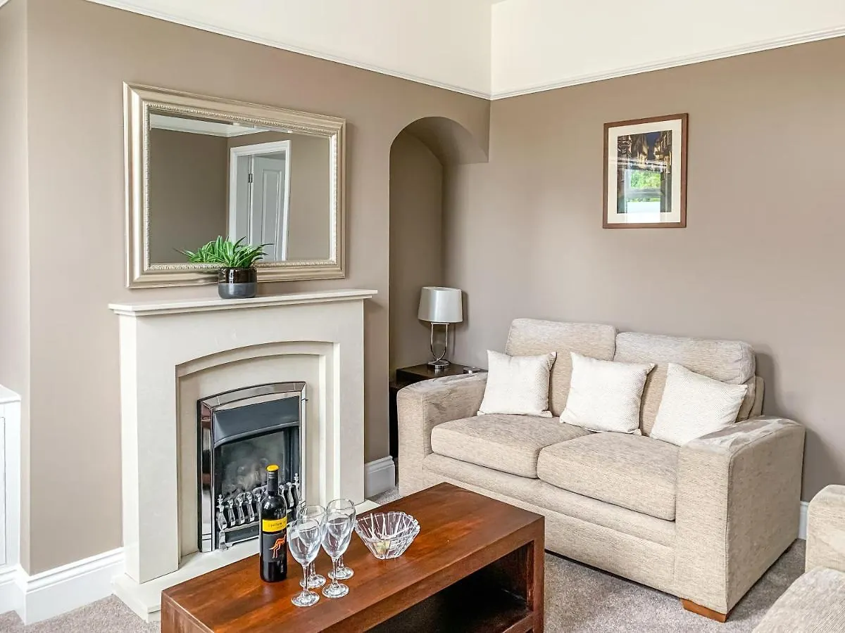Cedar House - Quaint Victorian Home With Free Parking York
