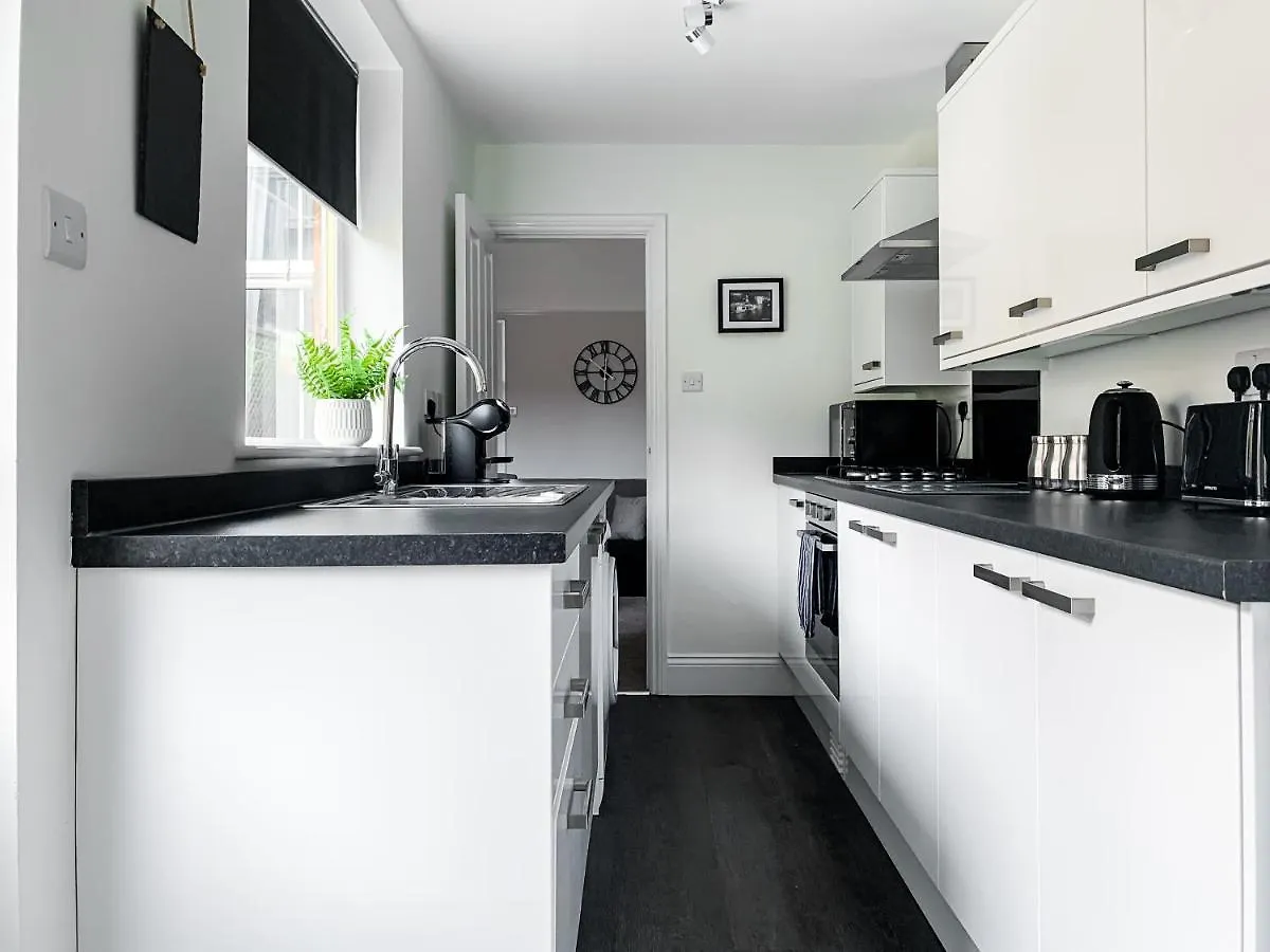 Cedar House - Quaint Victorian Home With Free Parking York