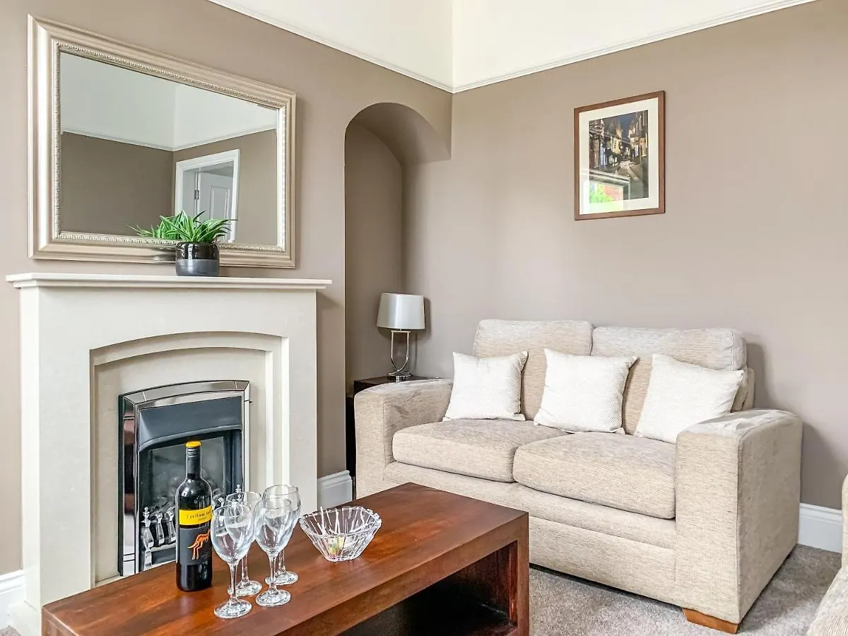 Cedar House - Quaint Victorian Home With Free Parking York 0*,