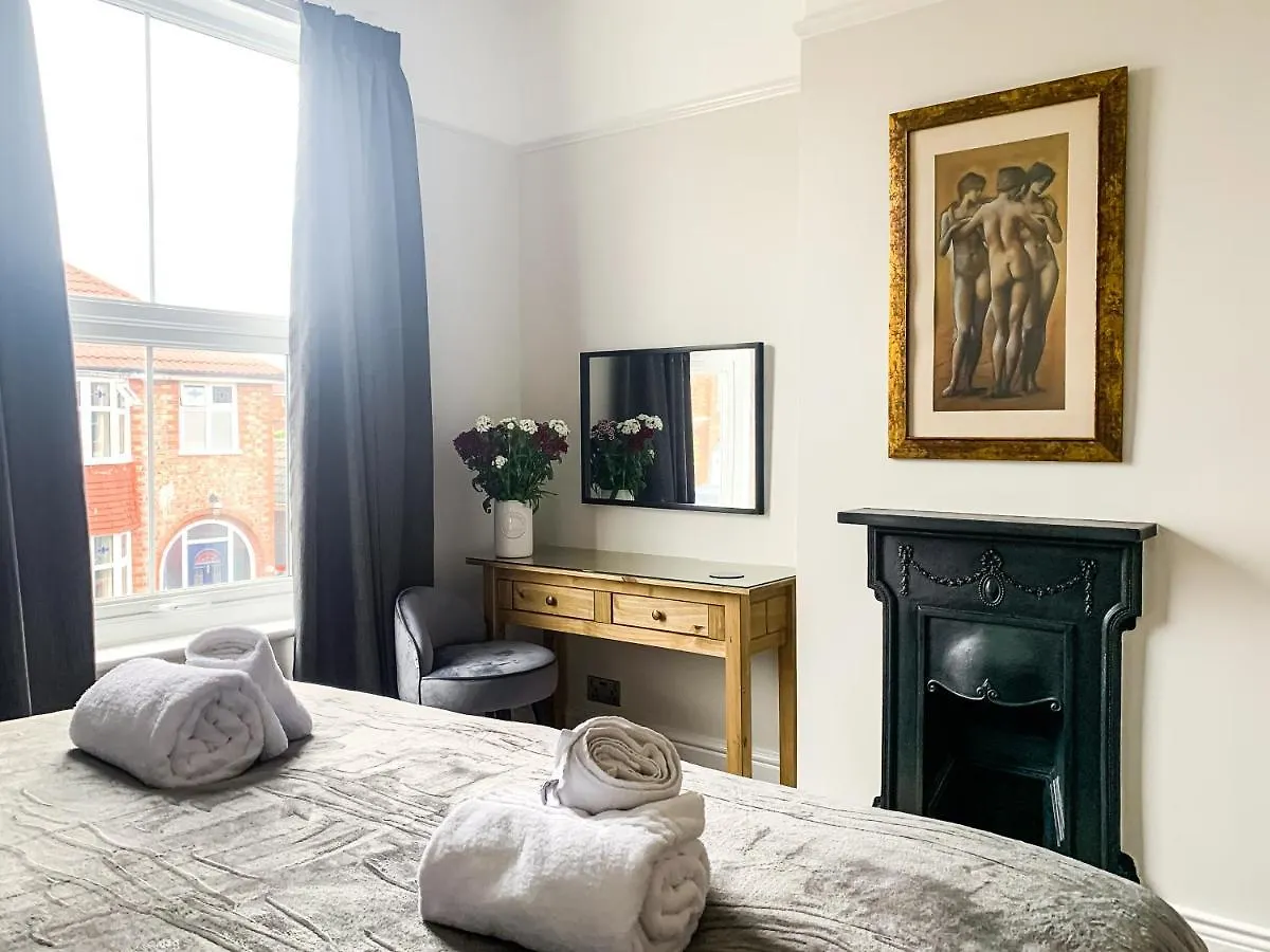 Cedar House - Quaint Victorian Home With Free Parking York