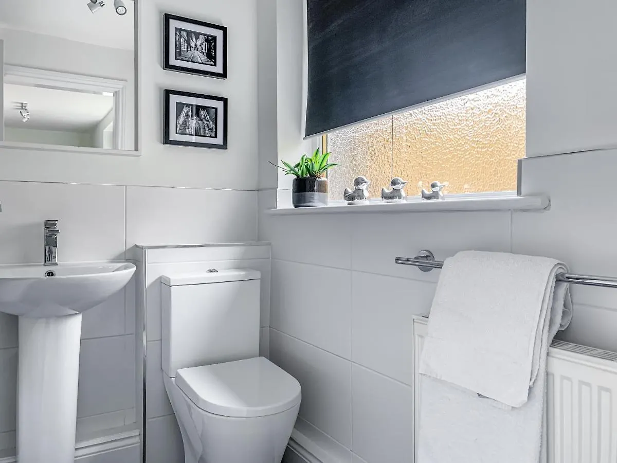 Cedar House - Quaint Victorian Home With Free Parking York