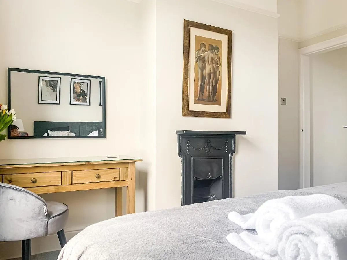 Cedar House - Quaint Victorian Home With Free Parking York 0*,